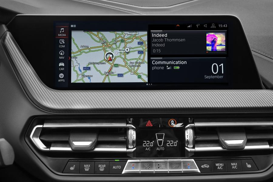 Детали интерьера BMW M235i xDrive Gran Coupe (F44) 2020 года  (WW) (фото 34 из 96)